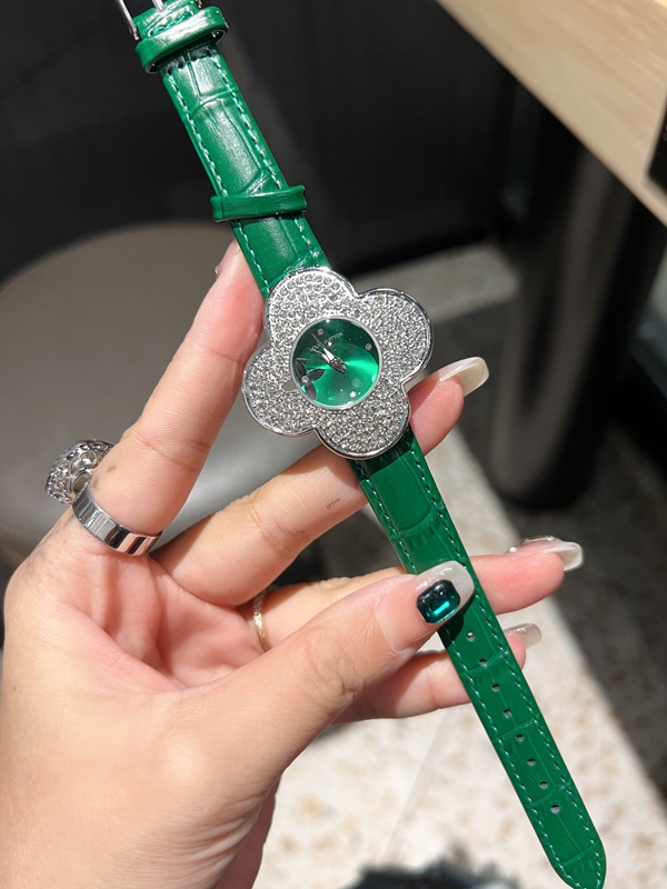 ブランド時計側面デザイン